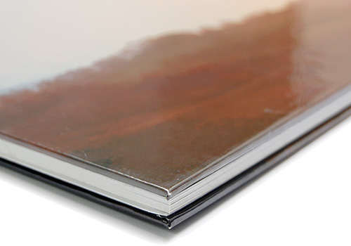 I fotoalbum della linea Pro sono stampati in alta qualità, e rilegati in brossura con copertina rigida.